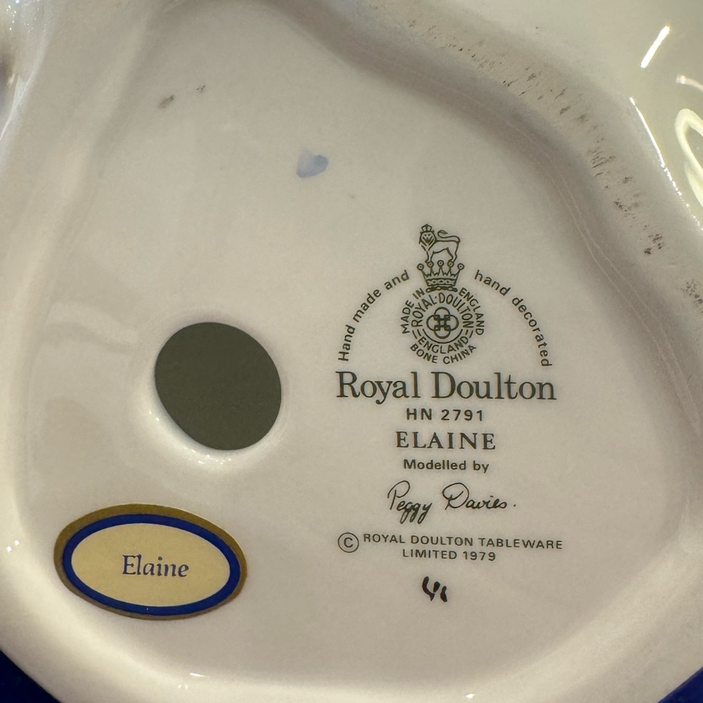 Royal Doulton figurine “Elaine”. Pretty Ladies fine bone china. - Picture 7 of 8